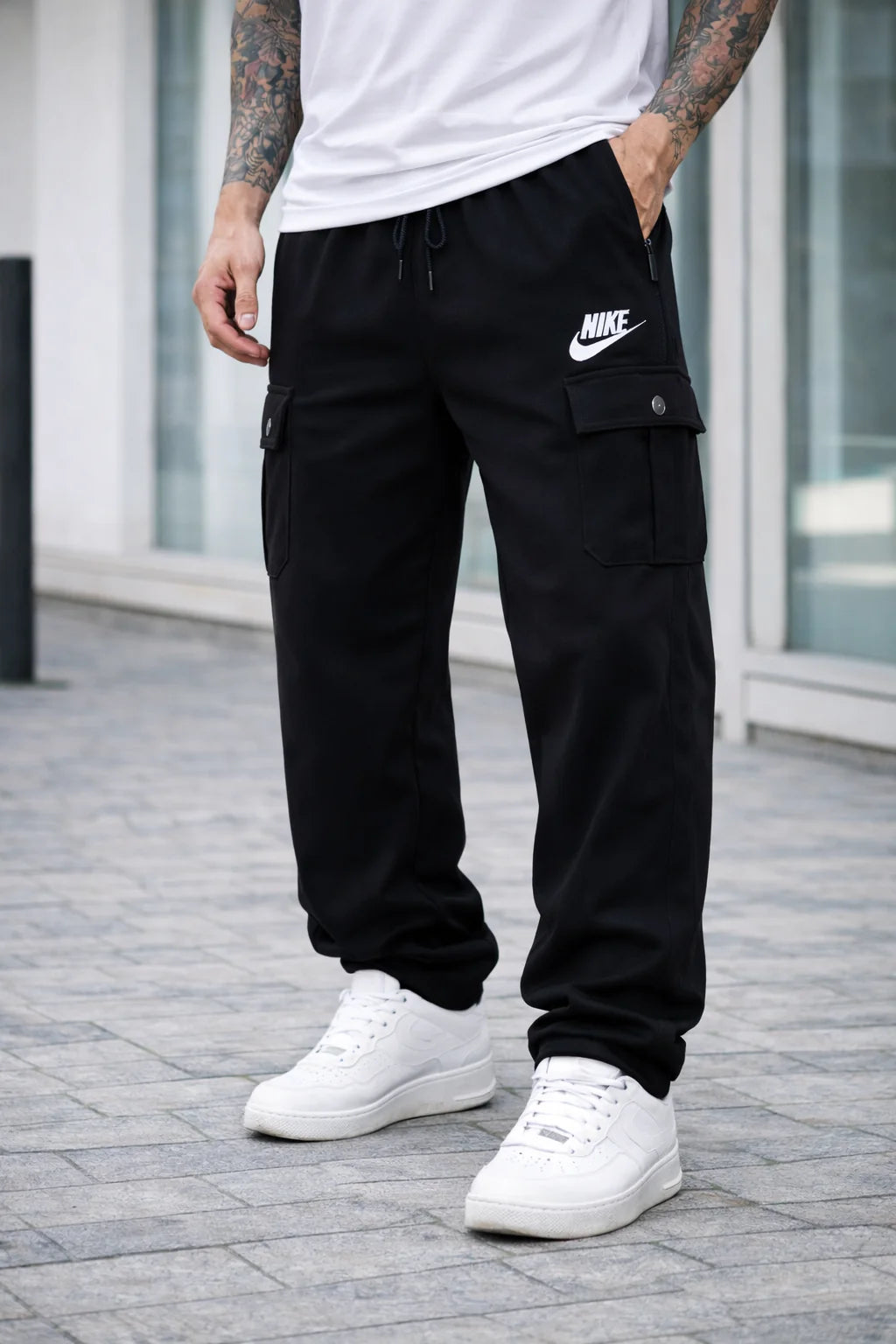 THE MODERN CARGO TROUSER-BLACK