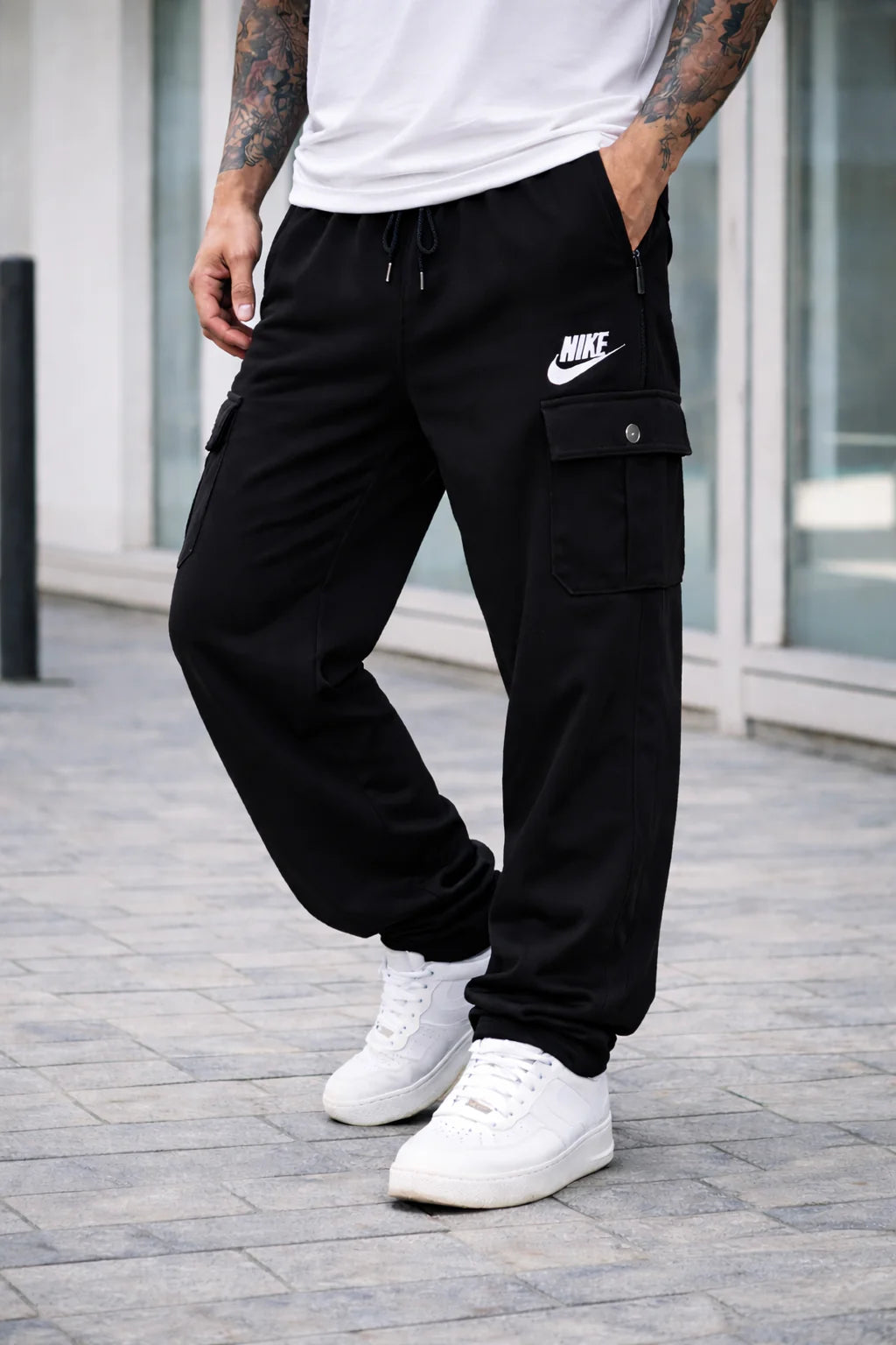 THE MODERN CARGO TROUSER-BLACK
