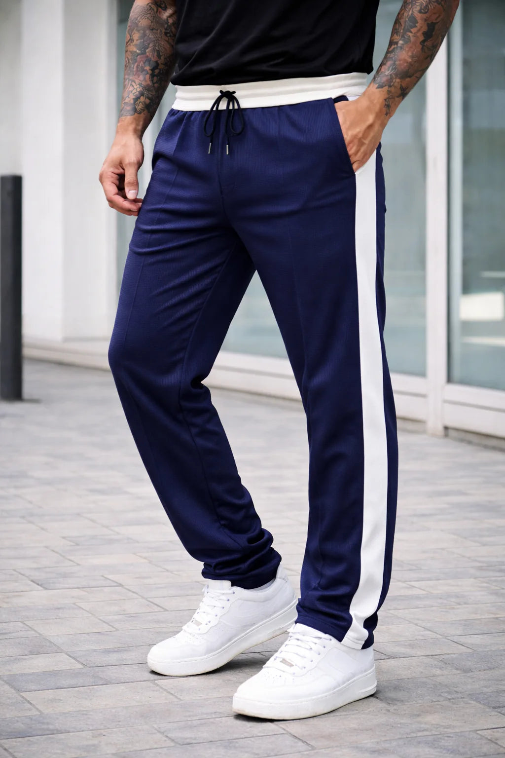 THE EARTH-TONE TROUSER NAVY