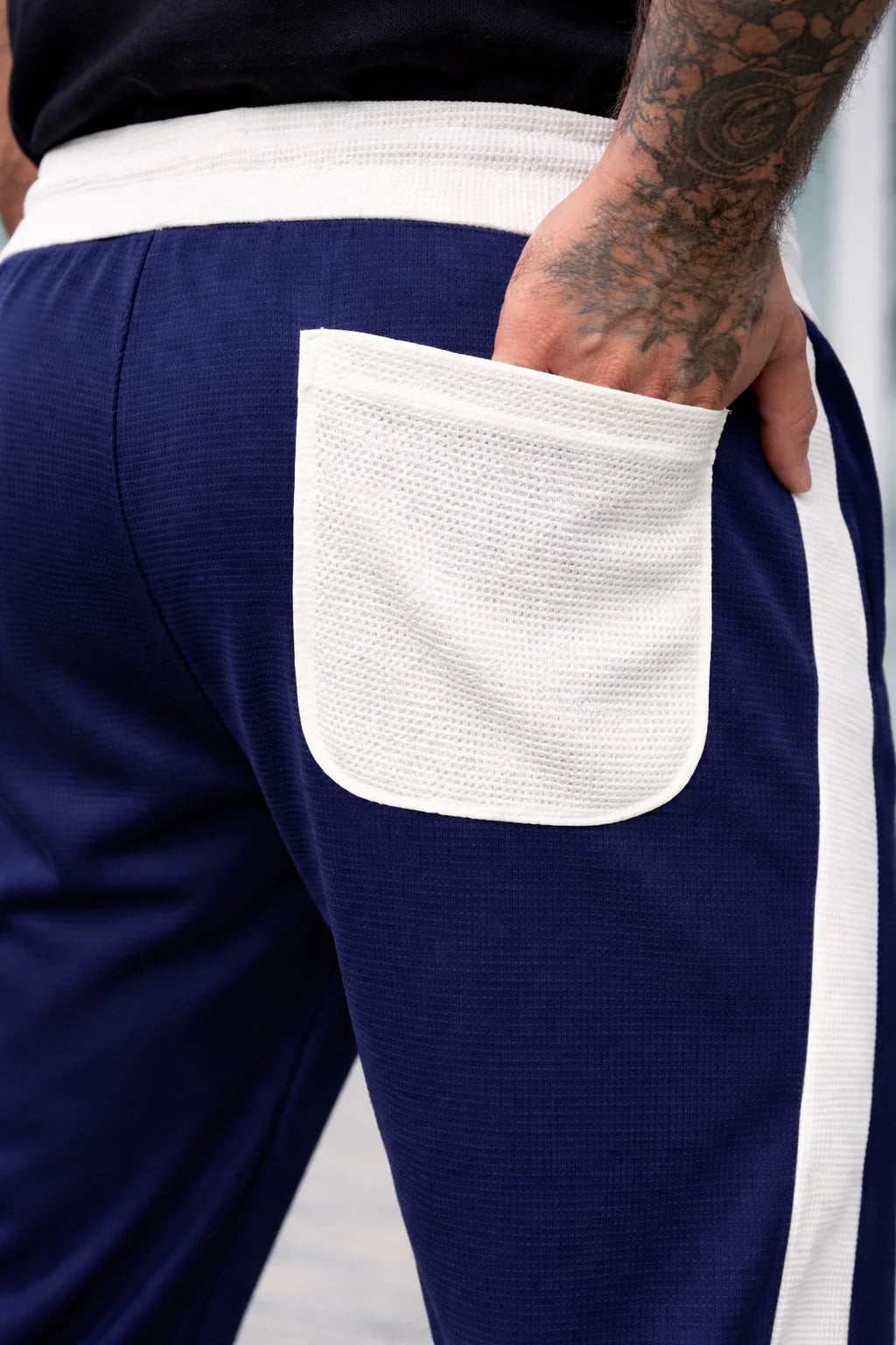 THE EARTH-TONE TROUSER NAVY