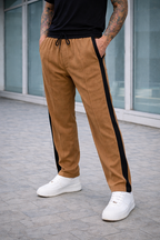 THE EARTH-TONE TROUSER BROWN