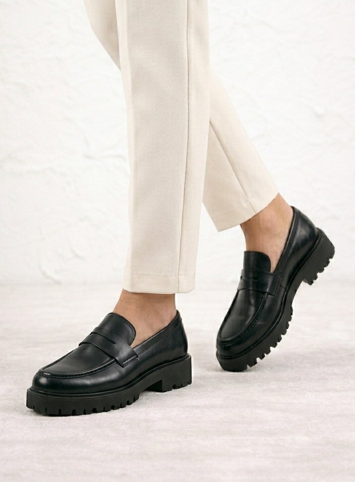 THE FILA HIGH SOLE SHOES  MV-16